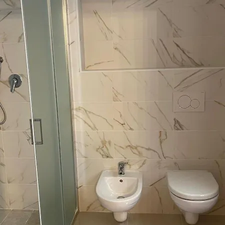 Casa Cuore Con Finestra Su Atrio 3*